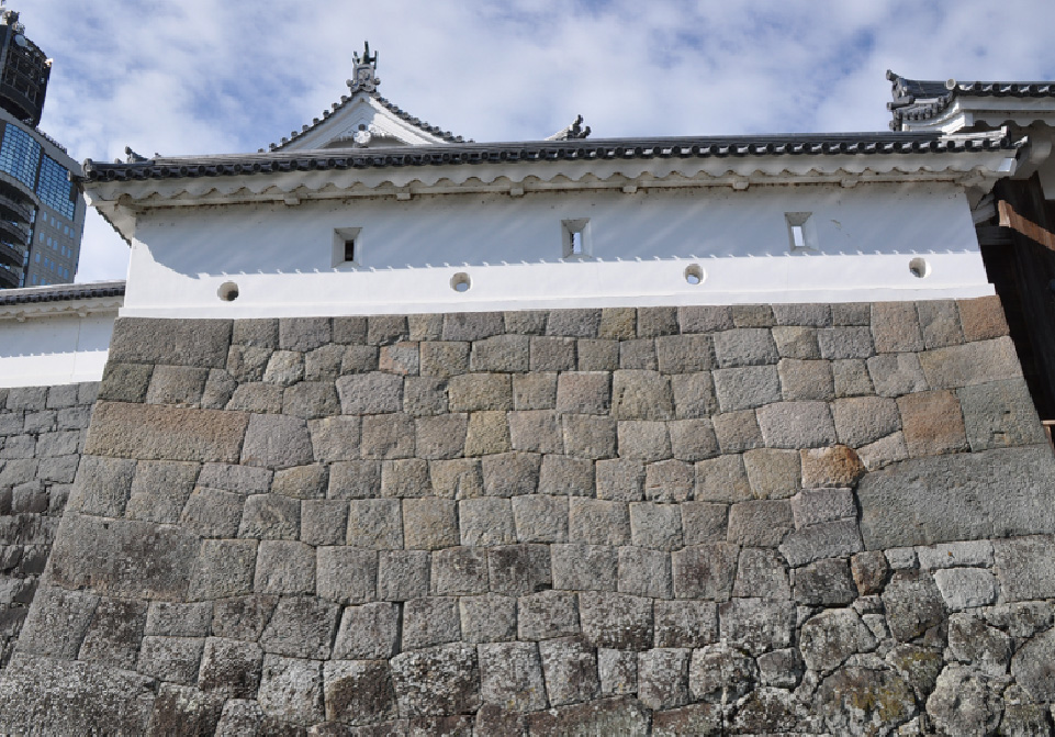 Crenels on the Higashi Gomon east gate